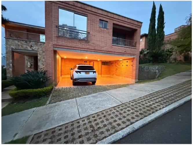 Casa de 3 alcobas en venta en El Tesoro, Medellín, 416 m² · foto 18 de 24