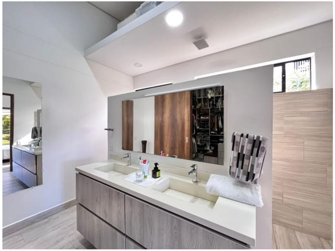 Casa de 4 alcobas en venta en Cabeceras De Llanogrande, Rionegro, 352 m² · foto 11 de 21