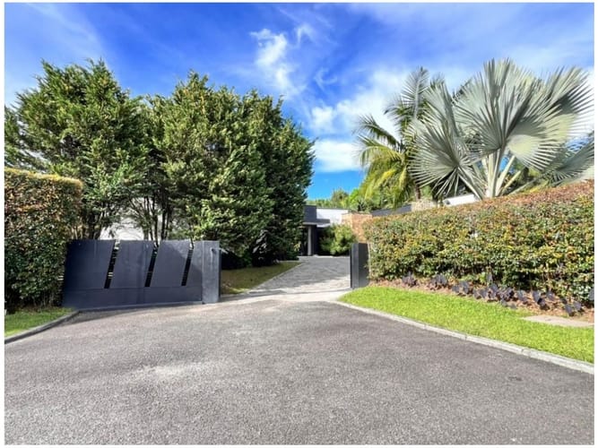 Casa de 4 alcobas en venta en Cabeceras De Llanogrande, Rionegro, 352 m² · foto 18 de 21