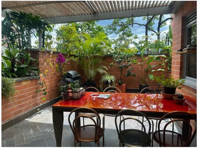 Casa de 2 alcobas en venta en Los Naranjos, Medellín, 105 m² · foto 4 de 17