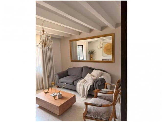 Casa de 4 alcobas en venta en Cristo Rey, Medellín, 182 m² · foto 2 de 7