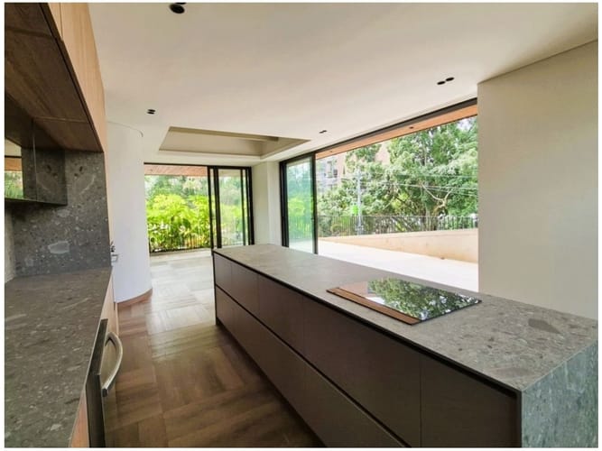 Apartamento de 2 alcobas en venta en El Diamante No. 2, Medellín, 178 m² · foto 3 de 18