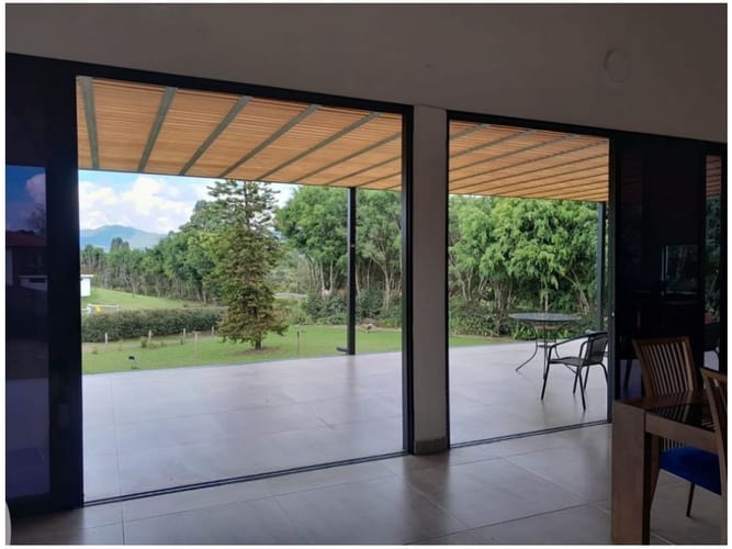 Casa de 4 alcobas en venta en San Gerardo, La Ceja, 300 m² · foto 2 de 24