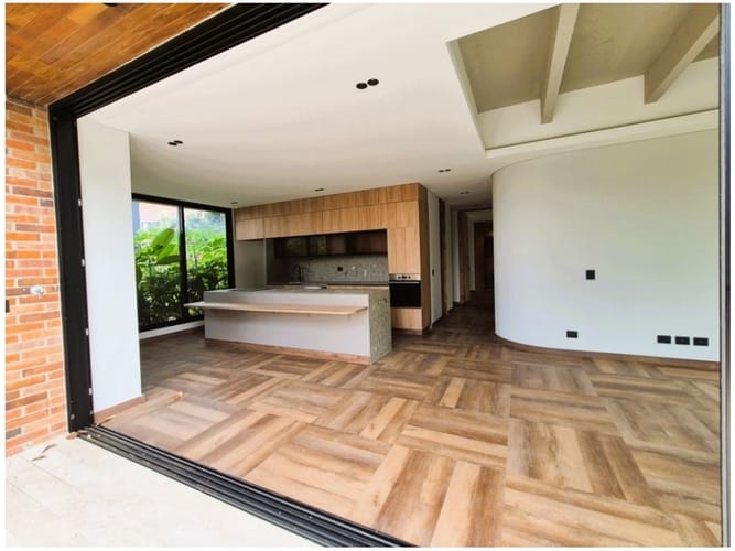 Apartamento de 2 alcobas en venta en El Diamante No. 2, Medellín, 178 m² · foto 6 de 18
