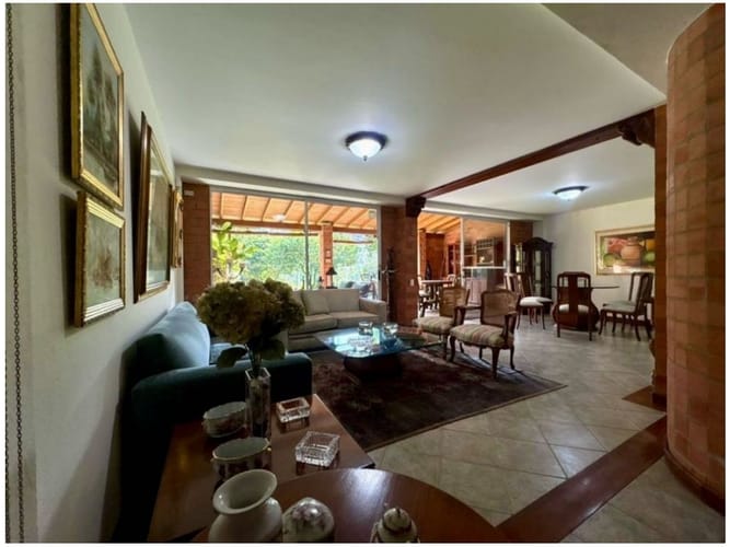 Casa de 3 alcobas en venta en Loma Del Chocho, Envigado, 290 m² · foto 4 de 17