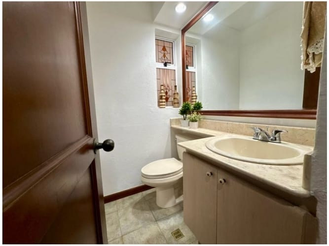 Casa de 3 alcobas en venta en Loma Del Chocho, Envigado, 290 m² · foto 6 de 17