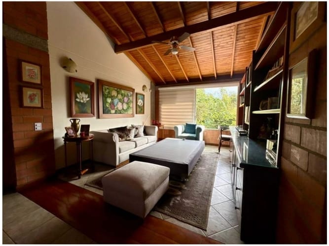 Casa de 3 alcobas en venta en Loma Del Chocho, Envigado, 290 m² · foto 8 de 17