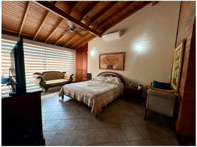 Casa de 3 alcobas en venta en Loma Del Chocho, Envigado, 290 m² · foto 9 de 17