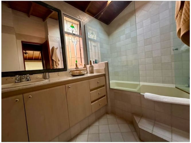 Casa de 3 alcobas en venta en Loma Del Chocho, Envigado, 290 m² · foto 11 de 17