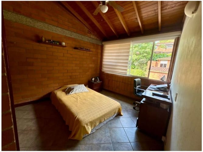 Casa de 3 alcobas en venta en Loma Del Chocho, Envigado, 290 m² · foto 15 de 17
