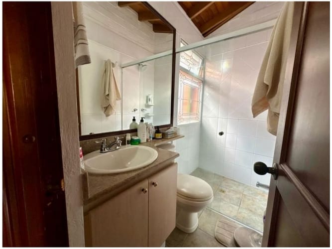 Casa de 3 alcobas en venta en Loma Del Chocho, Envigado, 290 m² · foto 16 de 17