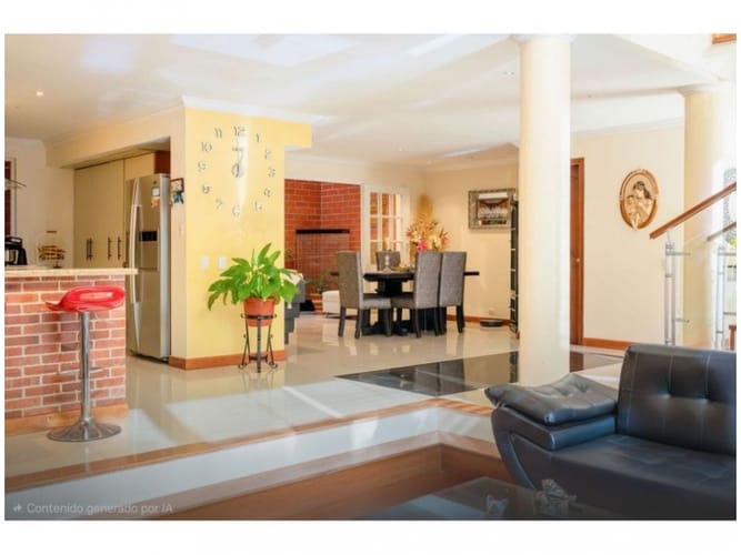 Casa de 5 alcobas en venta en San Jose, Sabaneta, 328 m² · foto 2 de 17