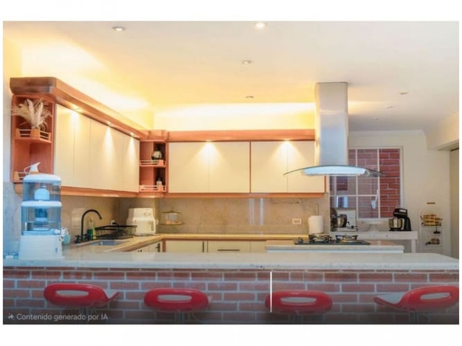 Casa de 5 alcobas en venta en San Jose, Sabaneta, 328 m² · foto 9 de 17