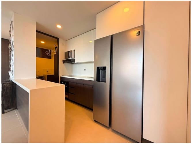 Apartamento de 3 alcobas en venta en Altos Del Poblado, Medellín, 87 m² · foto 2 de 11