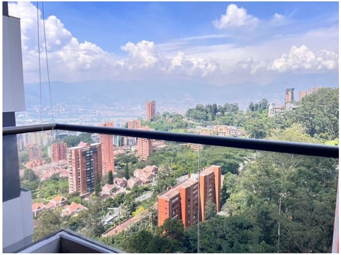 Apartamento de 3 alcobas en venta en Altos Del Poblado, Medellín, 87 m² · foto 3 de 11