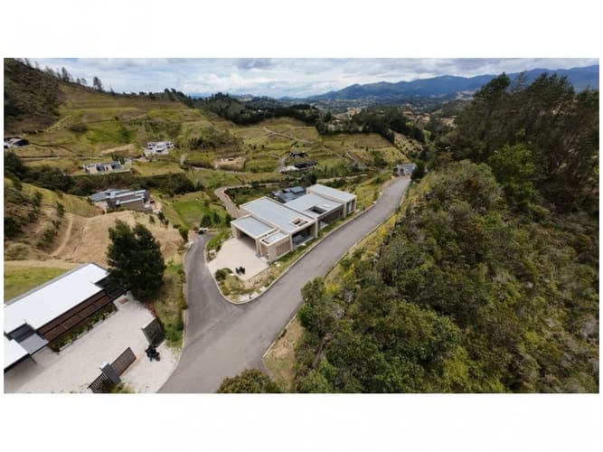 Casa de 3 alcobas en venta en Pantanillo, El Retiro, 1800 m² · foto 2 de 24