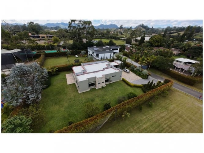Casa de 4 alcobas en venta en Llano Grande, Rionegro, 1750 m² · foto 3 de 24