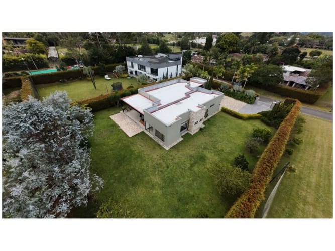 Casa de 4 alcobas en venta en Llano Grande, Rionegro, 1750 m² · foto 4 de 24
