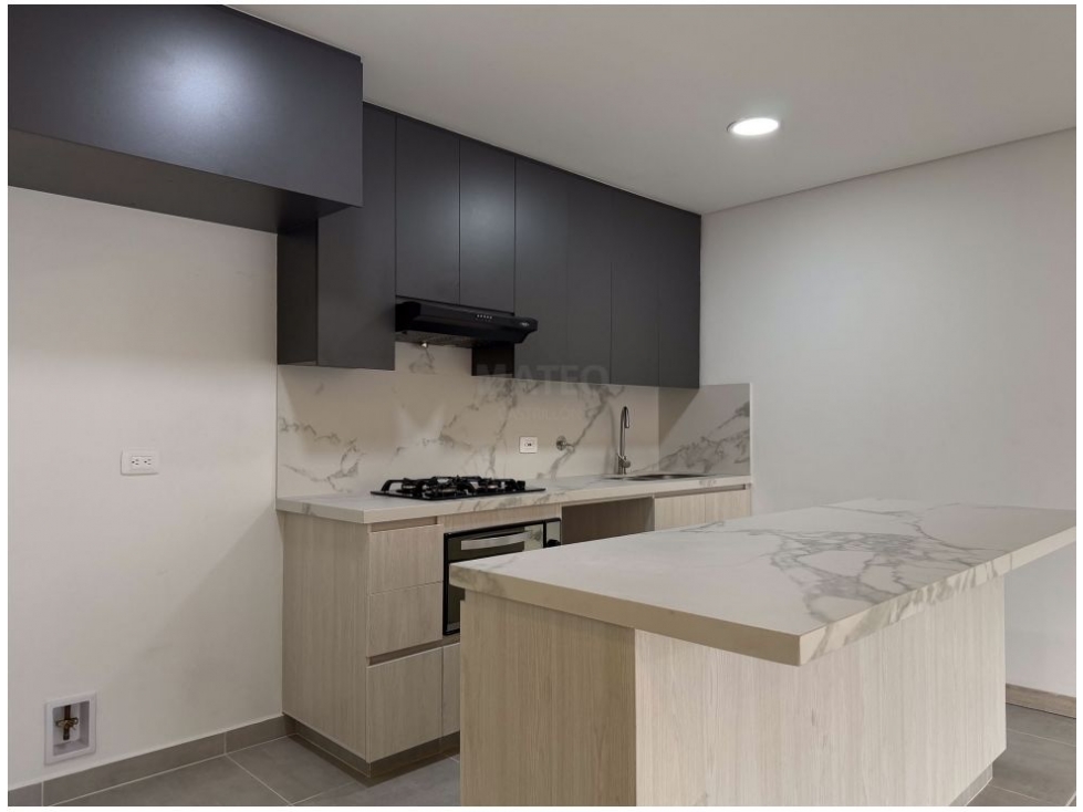 Apartamento en venta en Loma Del Esmeraldal, Envigado · foto 2 de 24