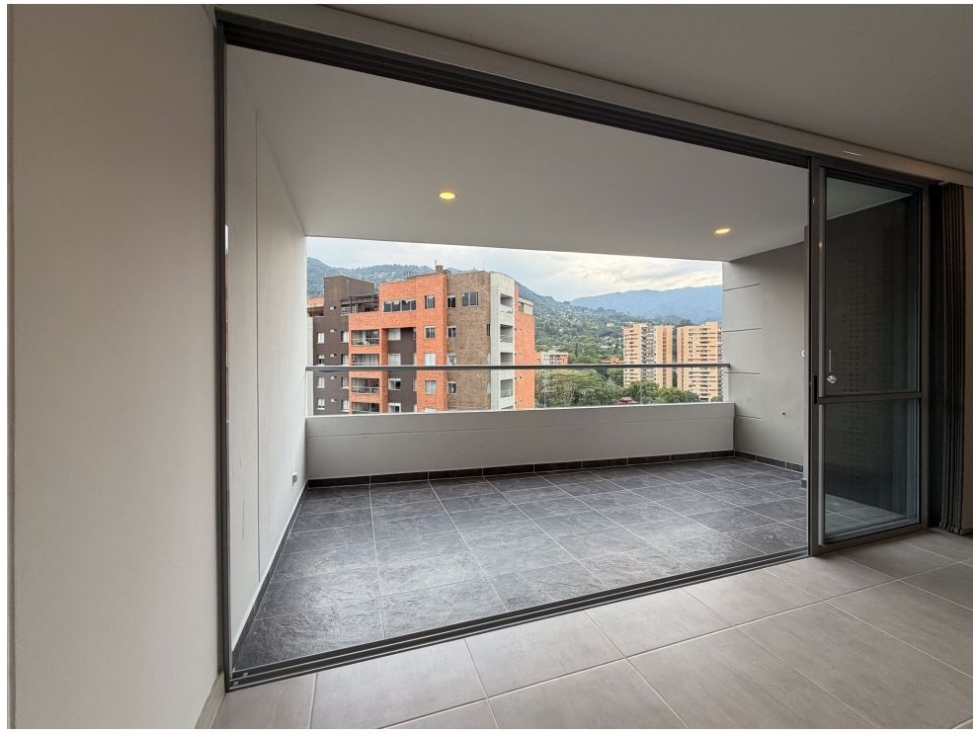 Apartamento en venta en Loma Del Esmeraldal, Envigado · foto 4 de 24