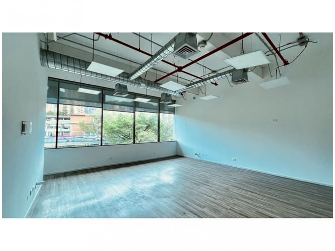 Oficina en venta en Los Balsos, Medellín, 50 m² · foto 2 de 12