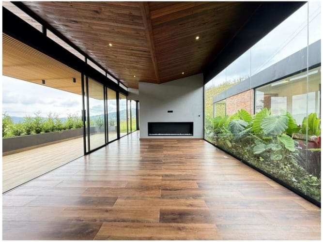 Casa de 3 alcobas en venta en Las Palmas, Envigado, 331 m² · foto 2 de 22
