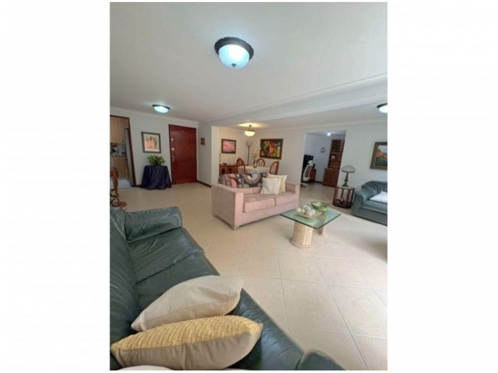 Apartamento en venta en El Poblado, Medellín · foto 2 de 13