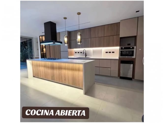 Casa de 3 alcobas en venta en Loma El Atravesado, Envigado, 215 m² · foto 2 de 24