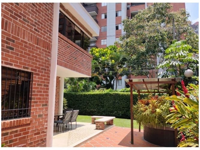 Casa de 4 alcobas en venta en Otraparte, Medellín, 369 m² · foto 2 de 10