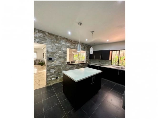 Casa de 4 alcobas en venta en Otraparte, Medellín, 369 m² · foto 5 de 10