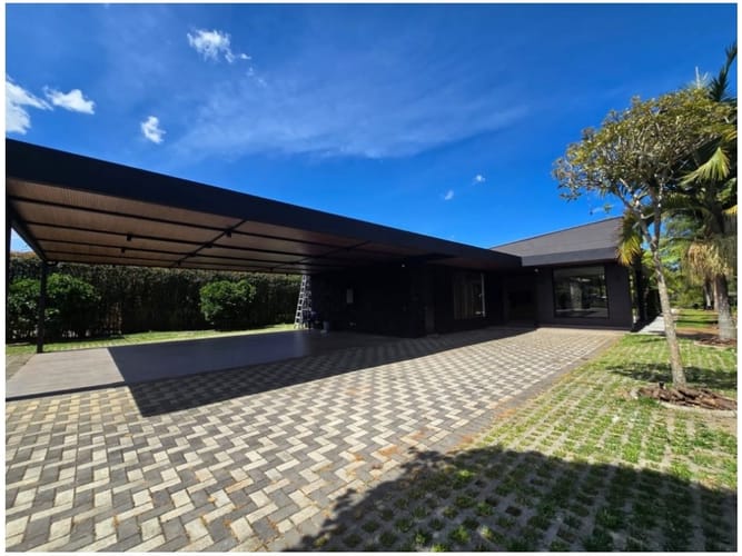 Casa de 3 alcobas en venta en Llano Grande, Rionegro, 540 m² · foto 2 de 24