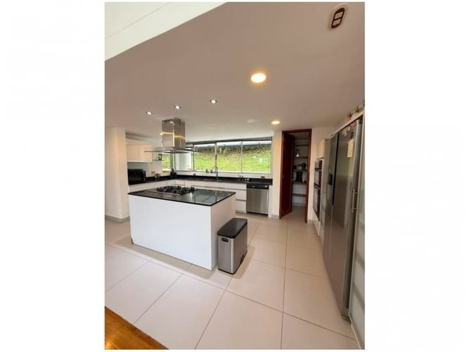 Casa de 5 alcobas en venta en Carrizales, Envigado, 495 m² · foto 4 de 21