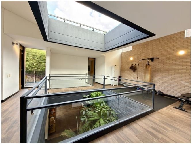 Casa de 3 alcobas en venta en Montessori, Envigado, 288 m² · foto 2 de 19