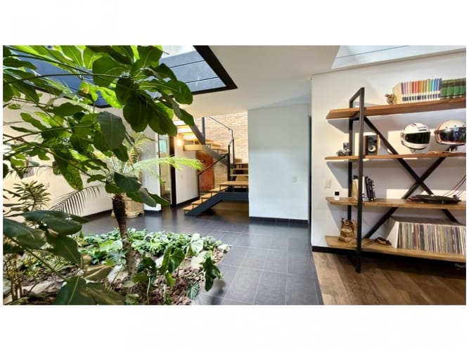 Casa de 3 alcobas en venta en Montessori, Envigado, 288 m² · foto 4 de 19