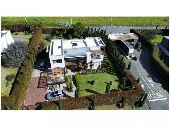 Casa de 4 alcobas en venta en Vía Las Palmas, Envigado, 436 m² · foto 2 de 10