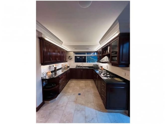 Casa de 4 alcobas en venta en Loma Del Escobero, Envigado, 390 m² · foto 18 de 19