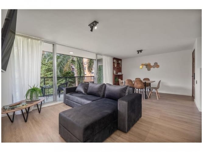 Apartaestudio en venta en El Poblado, Medellín, 101 m² · foto 2 de 16