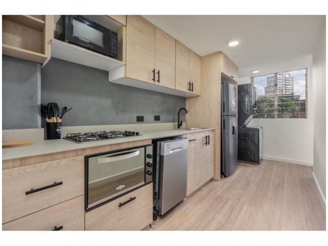 Apartaestudio en venta en El Poblado, Medellín, 101 m² · foto 6 de 16
