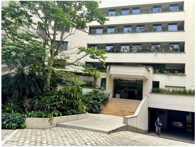 Apartamento de 4 alcobas en venta en San Lucas, Medellín, 477 m² · foto 2 de 24