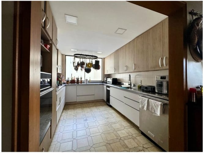 Apartamento de 4 alcobas en venta en San Lucas, Medellín, 477 m² · foto 11 de 24
