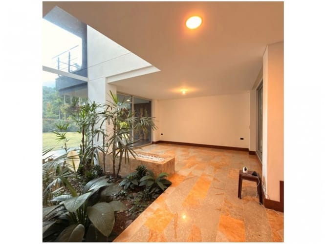 Casa de 4 alcobas en venta en Loma Del Escobero, Envigado · foto 10 de 24