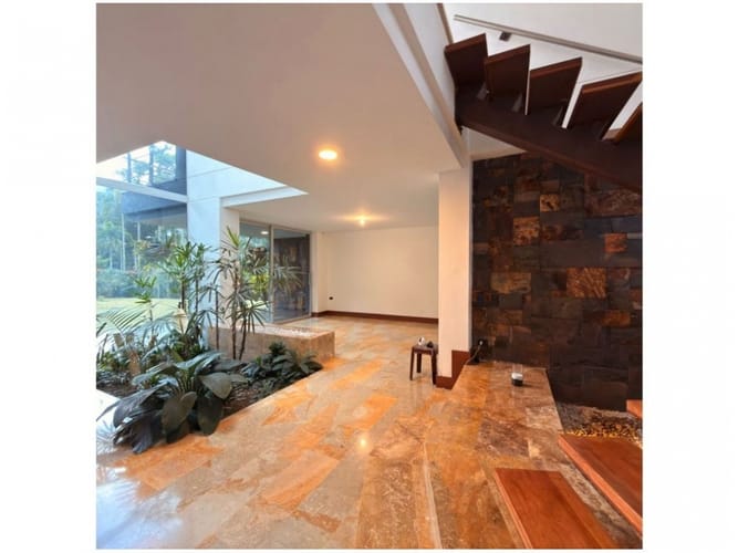 Casa de 4 alcobas en venta en Loma Del Escobero, Envigado · foto 11 de 24