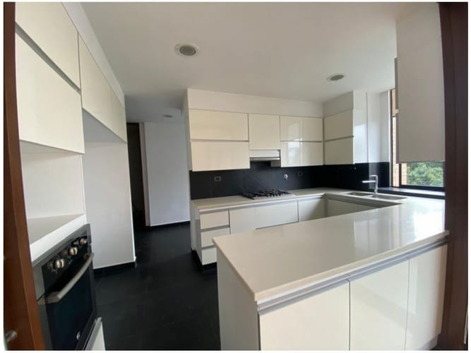 Apartamento de 3 alcobas en venta en Patio Bonito, Medellín, 190 m² · foto 4 de 24