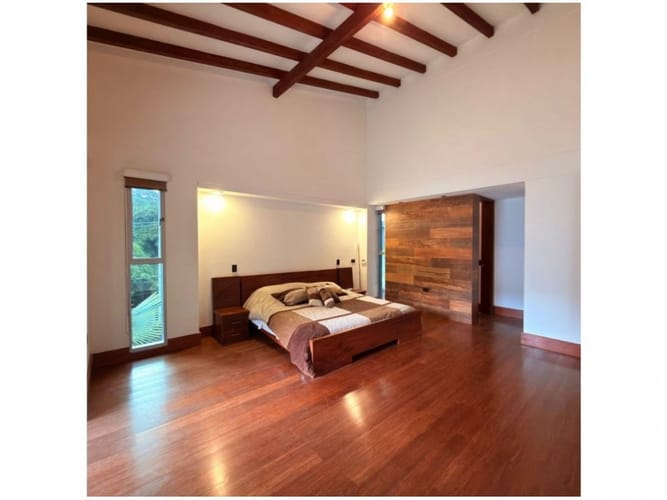 Casa de 4 alcobas en venta en Loma Del Escobero, Envigado · foto 23 de 24