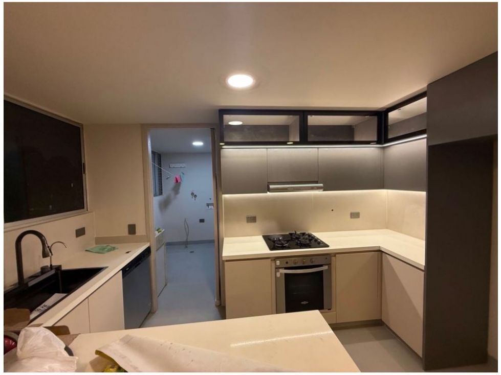 Apartamento en venta en El Poblado, Medellín · foto 2 de 8