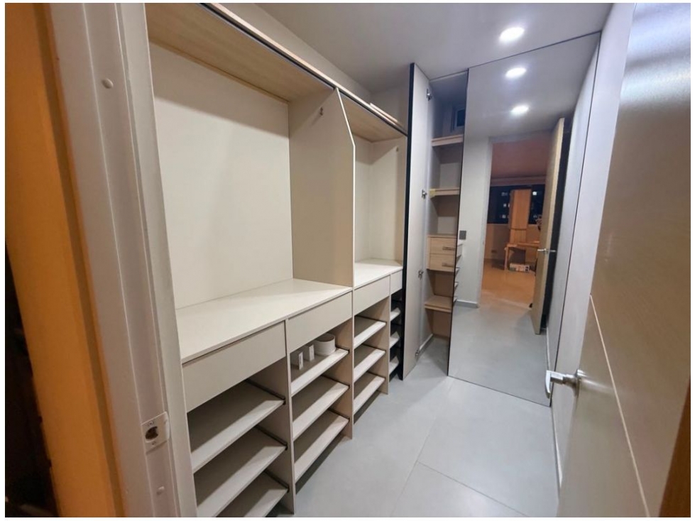 Apartamento en venta en El Poblado, Medellín · foto 6 de 8