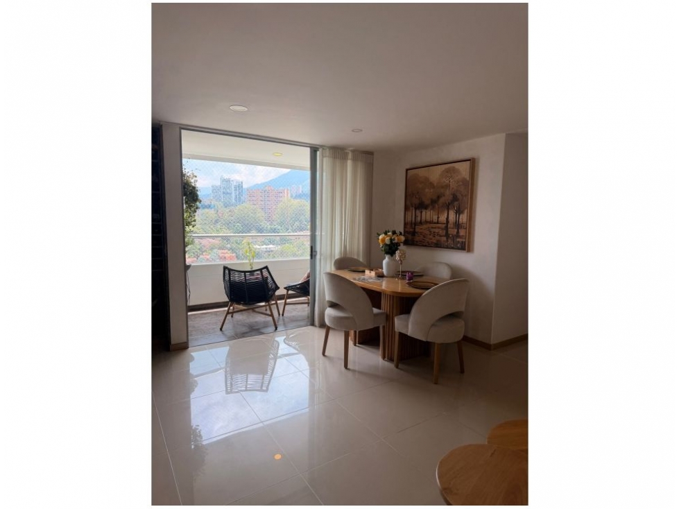 Apartamento en venta en Loma Del Esmeraldal, Envigado · foto 4 de 11