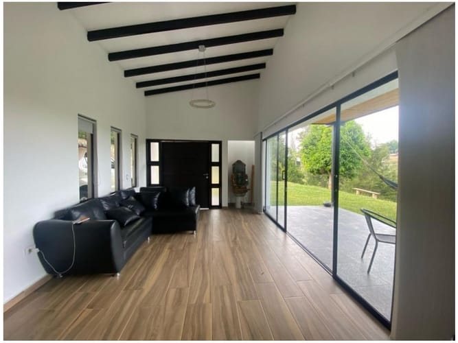 Casa de 4 alcobas en venta en La Laja, Rionegro, 208 m² · foto 3 de 24