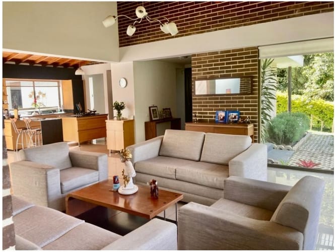 Casa de 5 alcobas en venta en La Clara, Guarne, 309 m² · foto 6 de 24