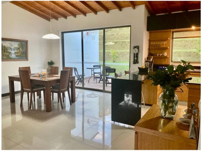 Casa de 5 alcobas en venta en La Clara, Guarne, 309 m² · foto 7 de 24